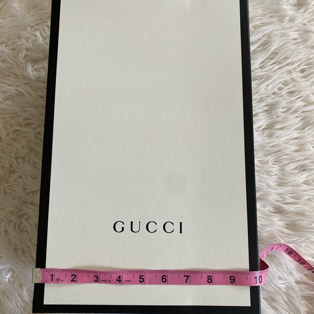 Gucci box with string